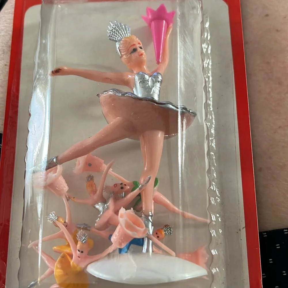Vintage 1980 Ballerina cake topper NWT, never opened. Has small ballerinas